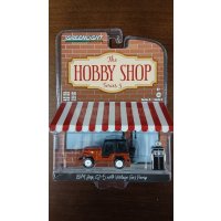 1/64 HOBBY SHOP Series 5 '74 Jeep CJ-5 with Vintage Gas Pump