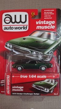 auto world 1:64 '74 Dodge Challenger Rallye Dark Green