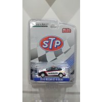 GREEN LIGHT 1:64 NISSAN GT-R R35 STP SAFTY CAR