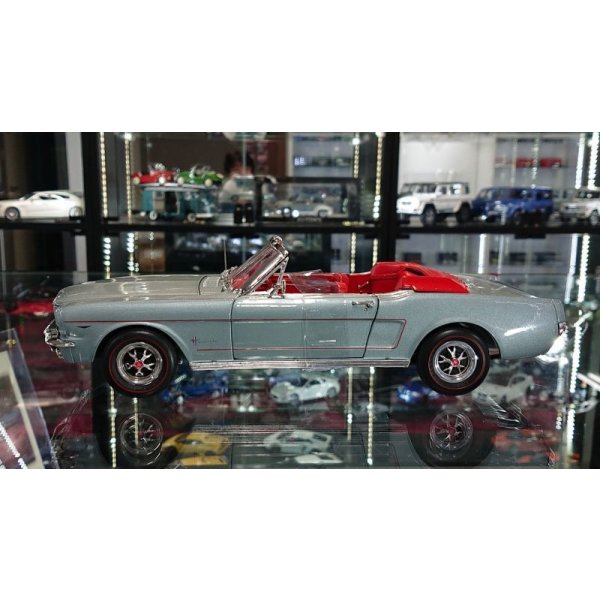 画像2: auto world 1:18 1965 American Muscle Collection Ford Mustang Convertible Silver Gray