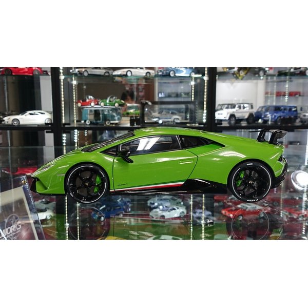 画像2: Autoart 1/18 Lamborghini Huracan Perfprmante Verde Mantis/Pearl Effect Green