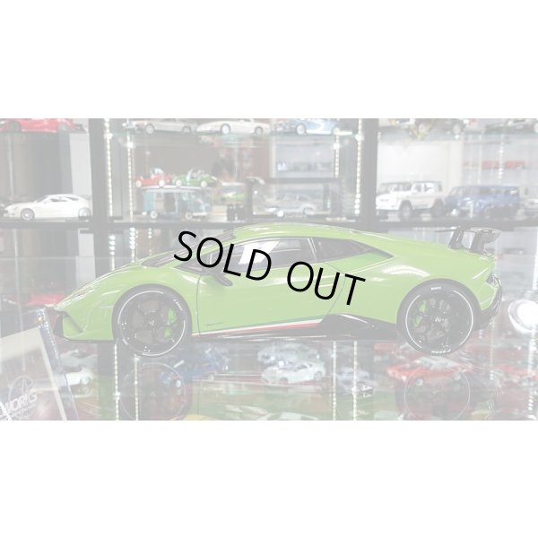 画像2: Autoart 1/18 Lamborghini Huracan Perfprmante Verde Mantis/Pearl Effect Green