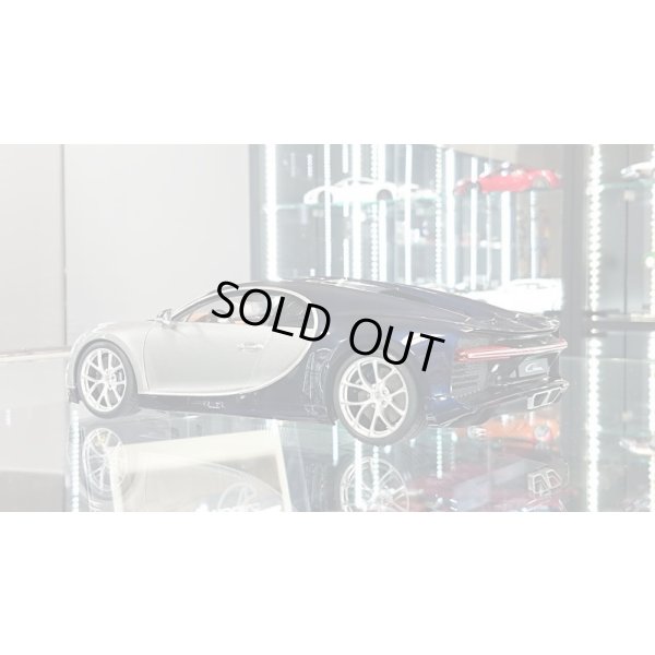 画像3: Autoart 1/18 BUGATTI Chiron Silver/Dark Blue