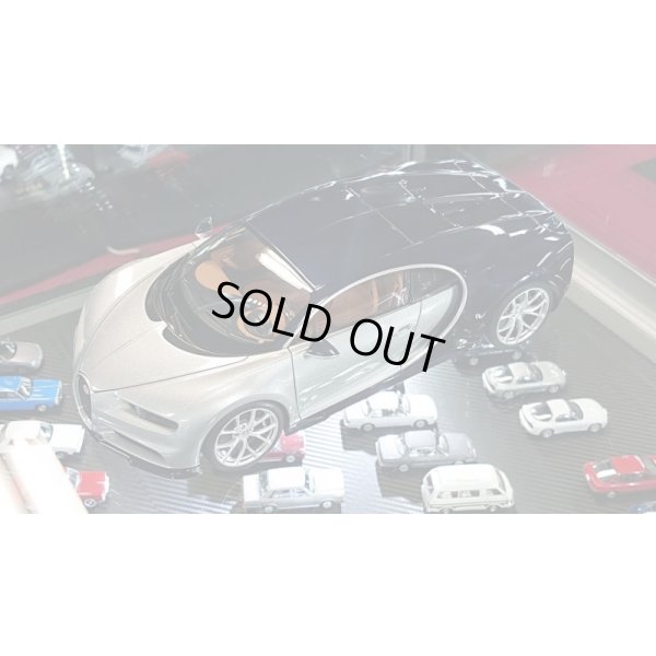 画像4: Autoart 1/18 BUGATTI Chiron Silver/Dark Blue