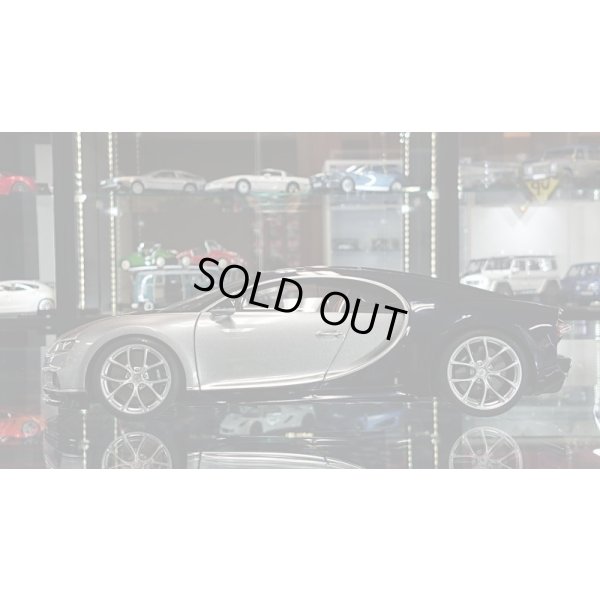 画像2: Autoart 1/18 BUGATTI Chiron Silver/Dark Blue