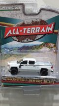 GREEN LIGHT 1:64 ALL TERRAIN Series 8 '17 CHEVROLET SILVERADO RALLY 2