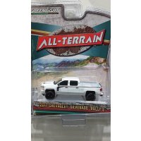 GREEN LIGHT 1:64 ALL TERRAIN Series 8 '17 CHEVROLET SILVERADO RALLY 2
