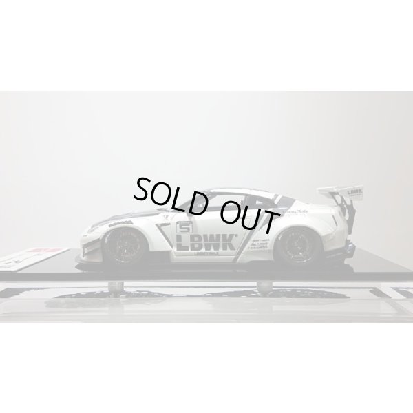 画像2: EIDOLON 1/43 LB WORKS GT-R Type 2 Racing Spec Pearl White / LBWK Stripe
