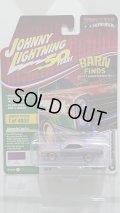 Johnny Lightning 1:64 Muscle Cars USA - Release 20-A '70 Plymouth Barracuda(Dirty) in Violet w/Gray