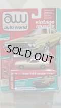 auto world 1:64 Premium 64 Release 11-A '70 Dodge Challenger R/T DY3 Cream w/White Roof