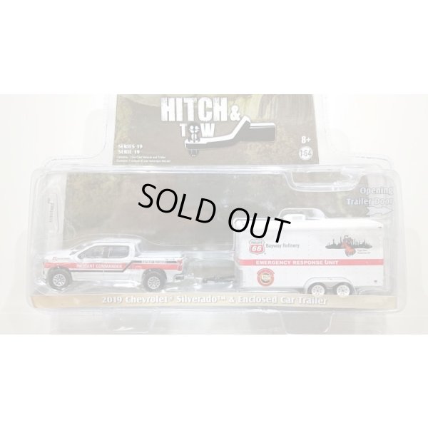 画像1: GREEN LiGHT 1/64 Hitch & Tow Series 19 '19 Chevrolet Silverado and Phillips 66 Bayway Refinery Emergency Response Unit Trailer
