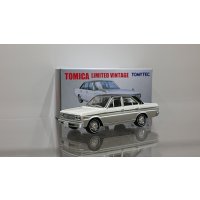TOMYTEC 1/64 LIMITED VINTAGE NISSAN CEDRIC Personal Deluxe V '70 White/Black