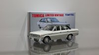 TOMYTEC 1/64 LIMITED VINTAGE NISSAN CEDRIC Personal Deluxe V '70 White/Black