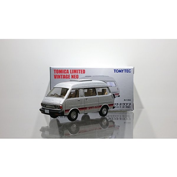 画像1: TOMYTEC 1/64 Limited Vintage NEO Toyota Townace Wagon 1800 Grand Extra '81 Silver