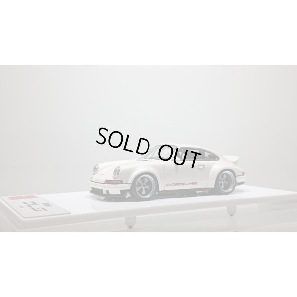 画像1: EIDOLON 1/43 Singer DLS 2018 Pearl White with Burgundy logo