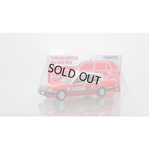 画像1: TOMYTEC 1/64 Limited Vintage Hong Kong Taxi Toyota Crown Comfort (City) Red