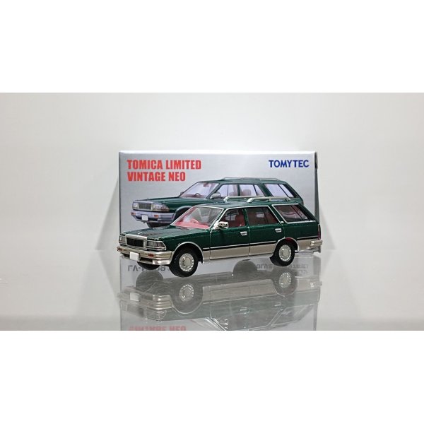 画像1: TOMYTEC 1/64 Limited Vintage NEO Nissan Cedric Wagon V20E SGL Limited (Green / Silver)