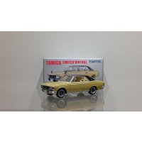 TOMYTEC 1/64 Limited Vintage Toyopet Crown Hardtop Super Deluxe '70 Gold / Black