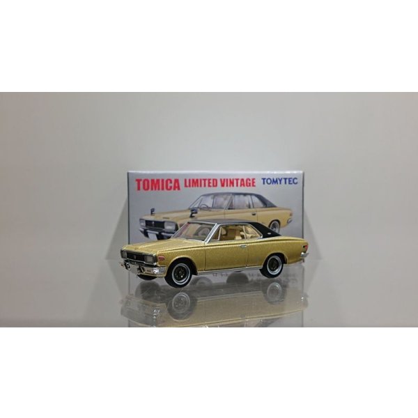 画像1: TOMYTEC 1/64 Limited Vintage Toyopet Crown Hardtop Super Deluxe '70 Gold / Black