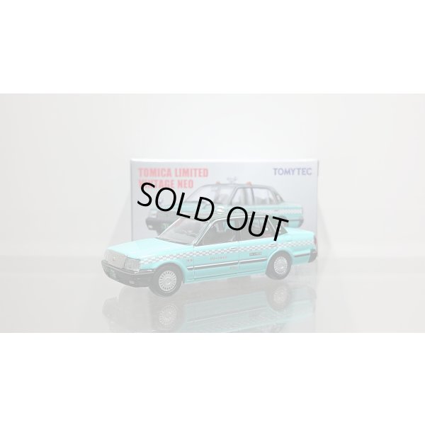 画像1: TOMYTEC 1/64 Limited Vintage NEO Toyota Crown Sedan Taxi (Green Cab)