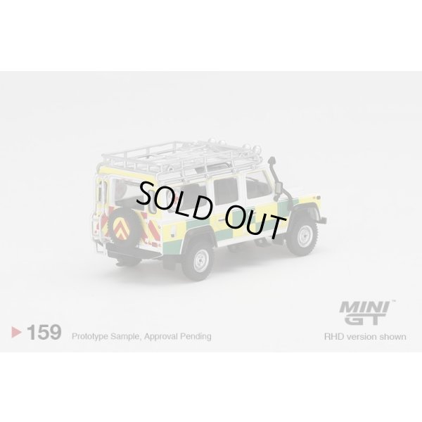 画像3: MINI GT 1/64 Land Rover Defender 110 British Red Cross Search & Rescue