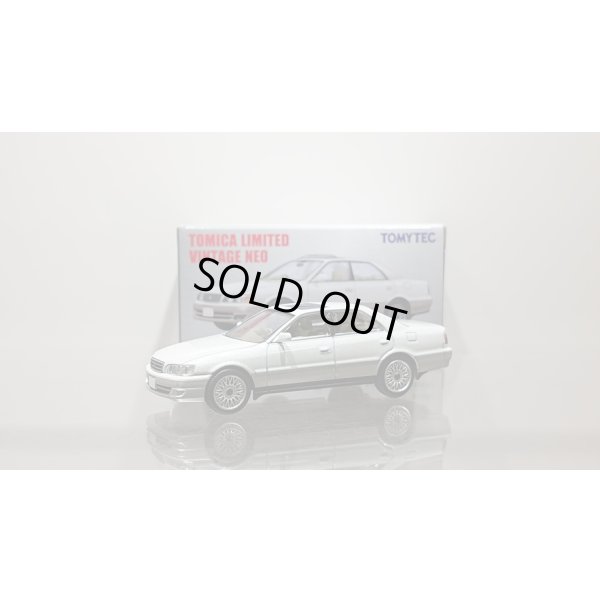 画像1: TOMYTEC 1/64 Limited Vintage NEO Toyota Chaser Avante G (White / Silver)
