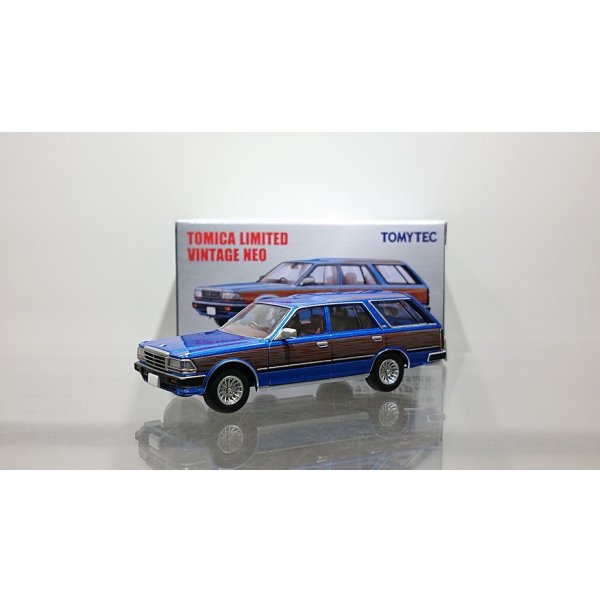 画像1: TOMYTEC 1/64 Limited Vintage NEO Nissan Gloria Wagon V20E GL Custom Ver. (Blue / Wood grain)