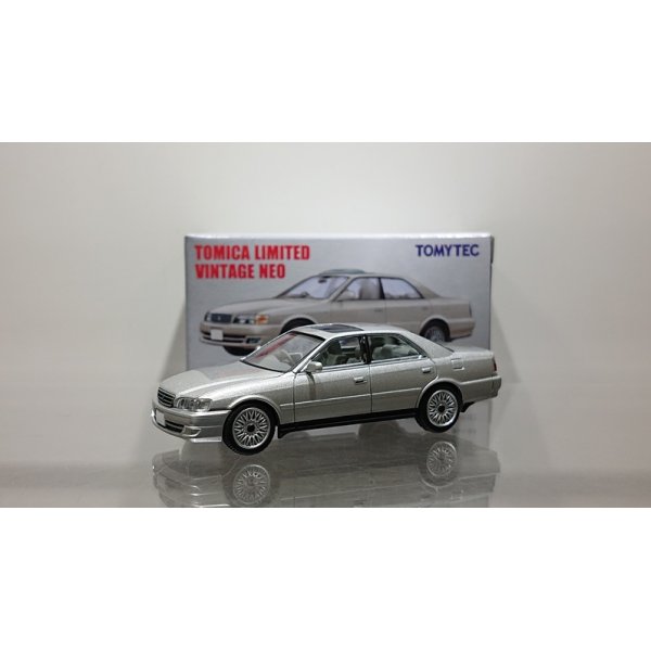 画像1: TOMYTEC 1/64 Limited Vintage NEO Toyota Chaser Avante G (Silver)