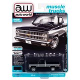 auto world 1/64 1982 Chevy Silverado 10 Midnight Blue / Silver