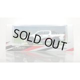 Tarmac Works 1/64 Toyota Hilux White