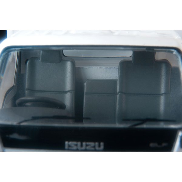 画像10: TOMYTEC 1/64 Limited Vintage NEO Isuzu Elf Panel Van (Family Mart)