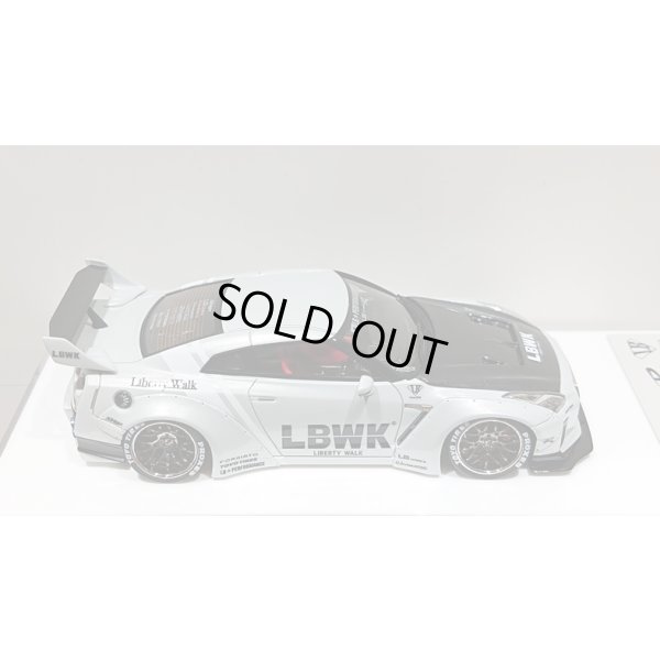 画像8: EIDOLON 1/43 LB WORKS R35 GT-R Type 1.5 (LB Shilhouette Wing) Metallic White / Black Stripes Limited 60 pcs.