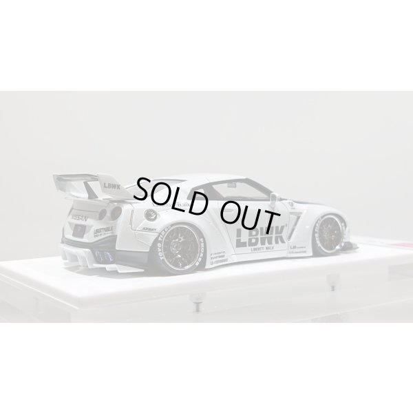 画像7: EIDOLON 1/43 LB WORKS R35 GT-R Type 1.5 (LB Shilhouette Wing) Metallic White / Black Stripes Limited 60 pcs.