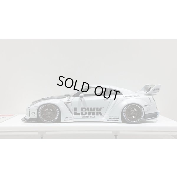 画像2: EIDOLON 1/43 LB WORKS R35 GT-R Type 1.5 (LB Shilhouette Wing) Metallic White / Black Stripes Limited 60 pcs.