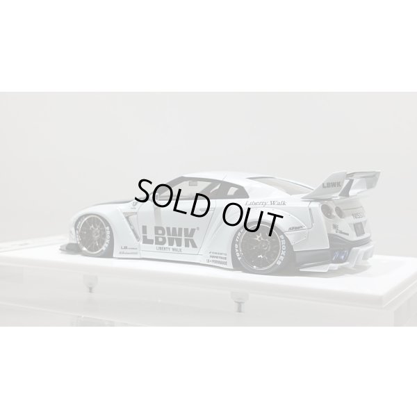 画像3: EIDOLON 1/43 LB WORKS R35 GT-R Type 1.5 (LB Shilhouette Wing) Metallic White / Black Stripes Limited 60 pcs.