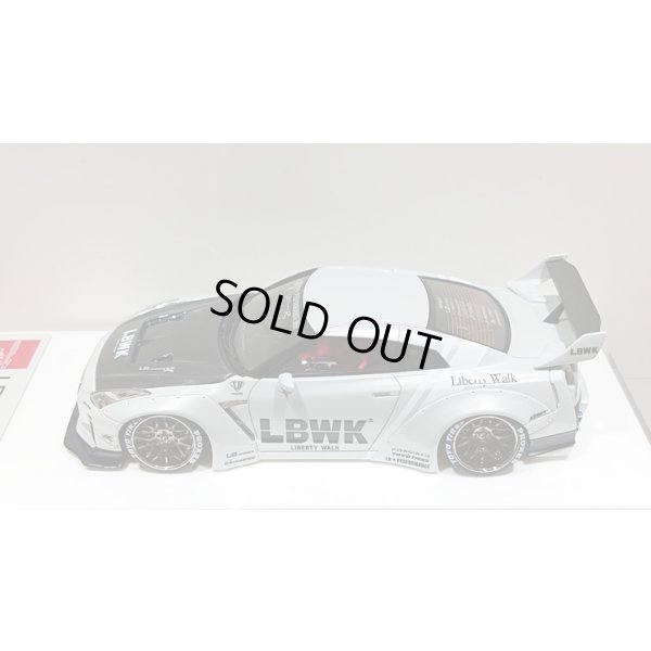 画像4: EIDOLON 1/43 LB WORKS R35 GT-R Type 1.5 (LB Shilhouette Wing) Metallic White / Black Stripes Limited 60 pcs.