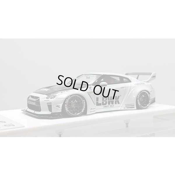 画像1: EIDOLON 1/43 LB WORKS R35 GT-R Type 1.5 (LB Shilhouette Wing) Metallic White / Black Stripes Limited 60 pcs.