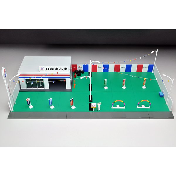 画像2: TOMYTEC 1/64 Tomicarama Vintage 04d Used Car Store (Nissan Used Car)