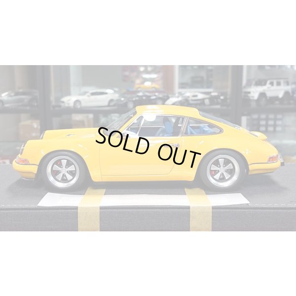 画像2: IDEA 1/18 Singer 911 (964) Coupe Yellow (Yellow Stripe) Limited 80 pcs.