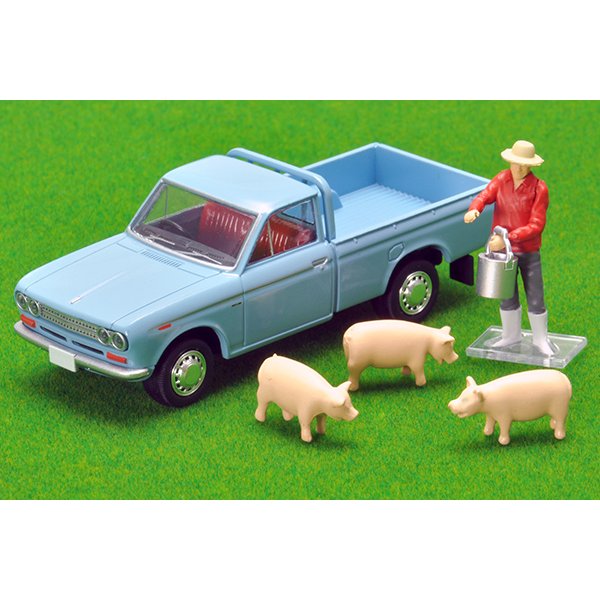 画像1: TOMYTEC 1/64 Datsun Truck 1500 Deluxe (Light Blue) with Figure