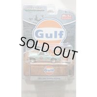 GREEN LiGHT 1/64 1987 GMC Sierra K2500 Tow Truck Blue (Weathered) Gulf with Figure