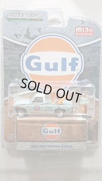 GREEN LiGHT 1/64 1987 GMC Sierra K2500 Tow Truck Blue (Weathered) Gulf with Figure