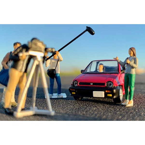 画像2: TOMYTEC 1/64 Diorama Collection 64 #Car Snap 11a TV Crew テレビクルー