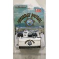 GREEN LiGHT 1/64 1969 Chevrolet C-30 Dualy Wrecker California Highway Patrol with Figure