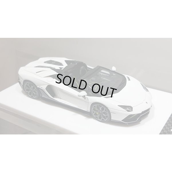 画像11: EIDOLON 1/43 Lamborghini Aventador LP780-4 Ultimae Roadster 2021 (Leirion Wheel) Bianco Opalis / Black Accent Limited 60 pcs.