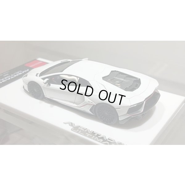 画像12: EIDOLON 1/43 Lamborghini Aventador LP780-4 Ultimae 2021 (Dianthus Wheel) Bianco Opalis / Grigio Thalasso Limited 100 pcs.