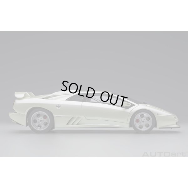 画像4: AUTOart 1/18 Lamborghini Diablo SE30 Iota (BALLON WHITE / Pearl White)