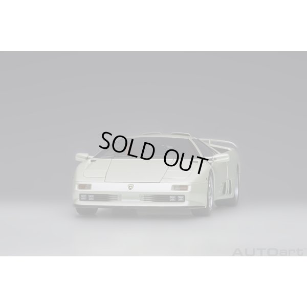 画像16: AUTOart 1/18 Lamborghini Diablo SE30 Iota (BALLON WHITE / Pearl White)