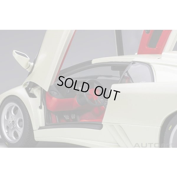 画像9: AUTOart 1/18 Lamborghini Diablo SE30 Iota (BALLON WHITE / Pearl White)