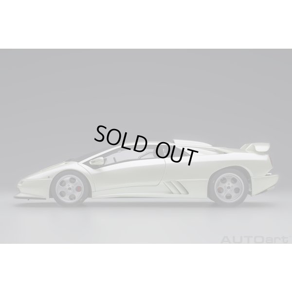 画像3: AUTOart 1/18 Lamborghini Diablo SE30 Iota (BALLON WHITE / Pearl White)